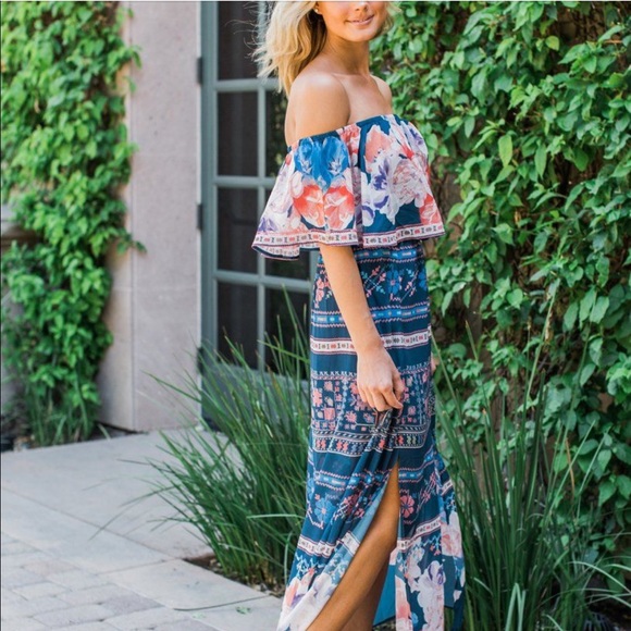 VICI Off the Shoulder Maxi Dress - Picture 4 of 5